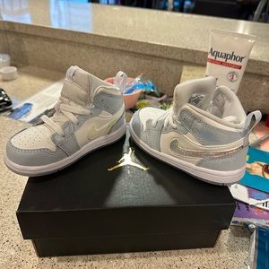JORDAN 1 MID SE